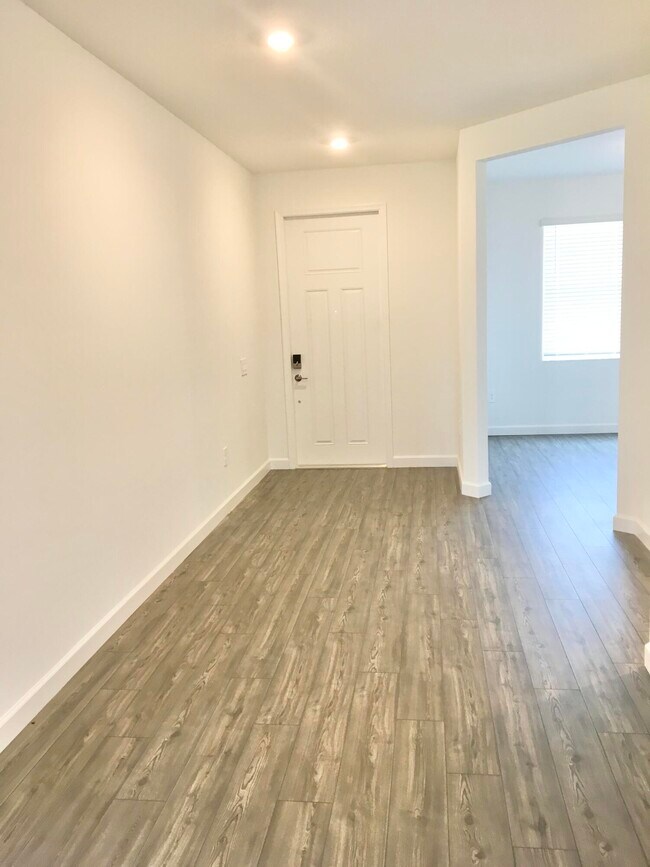 Building Photo - 12226 SW Roma Cir