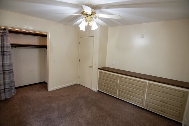 Building Photo - 2 Bedroom 2 Bath + Bonus Room