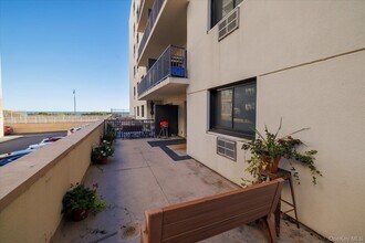 Building Photo - 420 Shore Rd