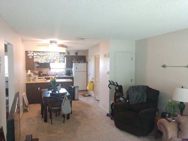 Building Photo - 2 Bedroom Duplex on East Side of MHK!