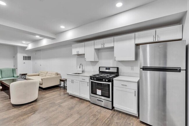 Foto del edificio - 328 S Highland Ave
