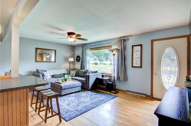 Foto del edificio - 2944 Uranus Ave