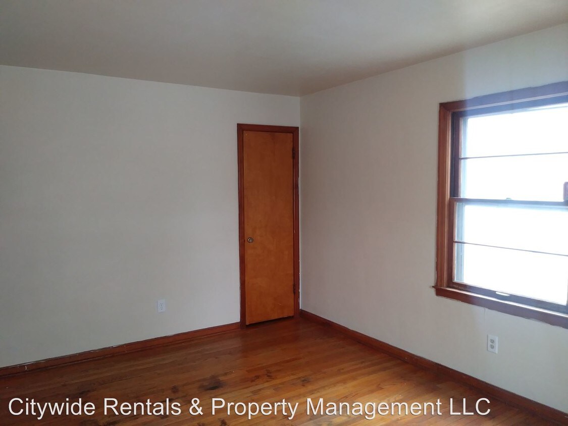 Primary Photo - 2 br, 1 bath Apartment - 4612 N 46th St