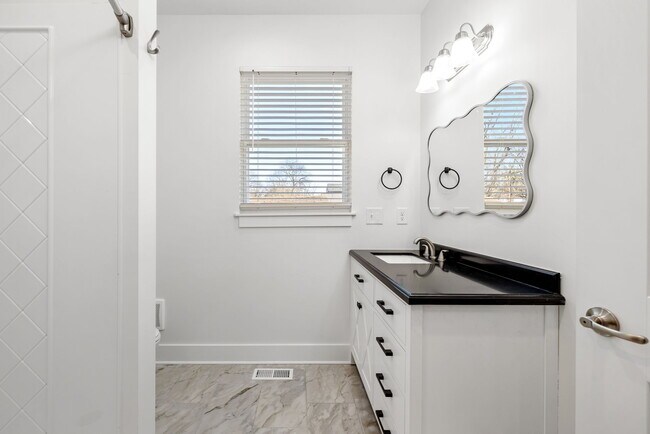 Foto del edificio - 2104 Jade Dr