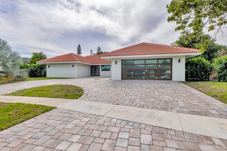 Building Photo - 5924 Pinebrook Dr