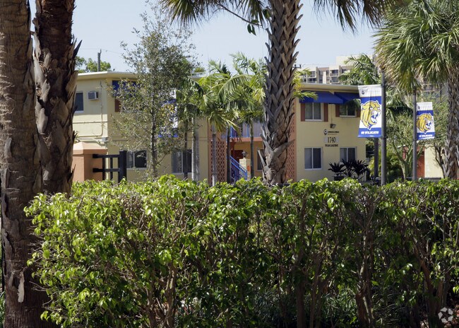 Building Photo - Palm Gardens
