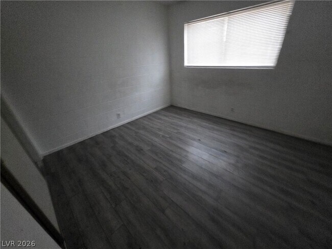 Building Photo - 595 S Royal Crest Cir