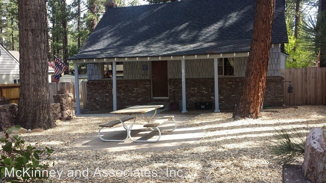 Building Photo - 3 br, 1 bath House - 825 Julie Lane