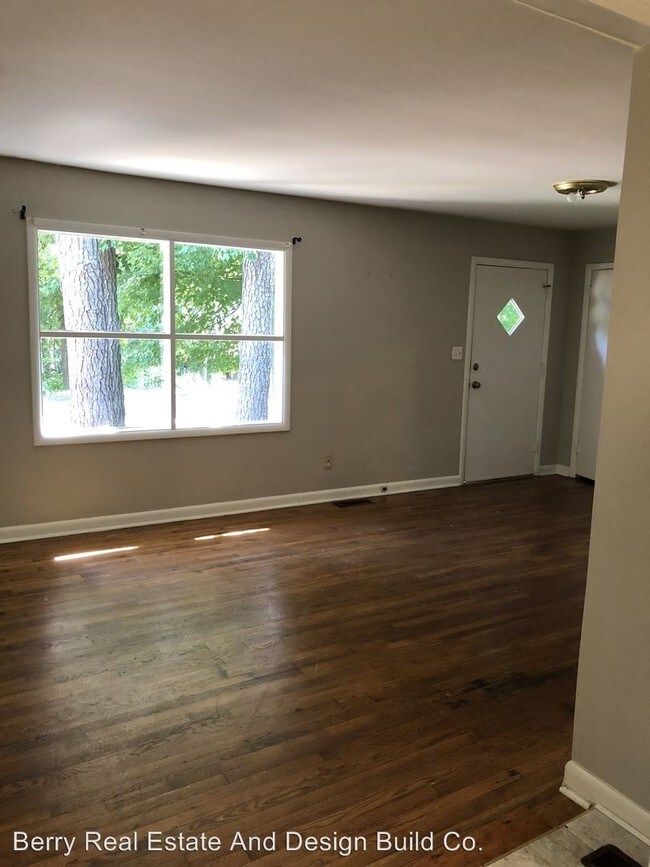 Building Photo - 3 br, 1 bath House - 903 Valley Brook Road