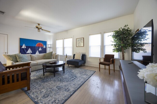 Foto del edificio - 2472 Overlook Rd