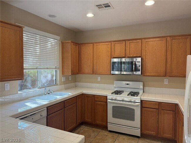Foto del edificio - 10526 Cliff Lake St