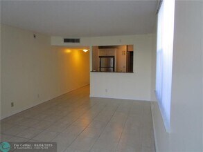 Building Photo - 4501 NE 21st Ave