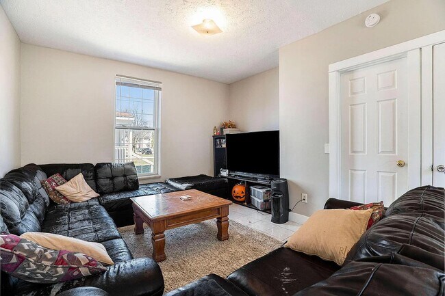 Foto del edificio - 842 5th St NW
