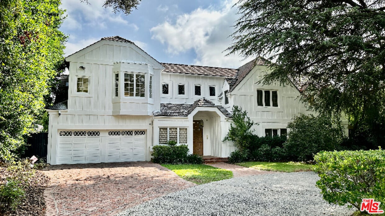 Primary Photo - 628 N Elm Dr