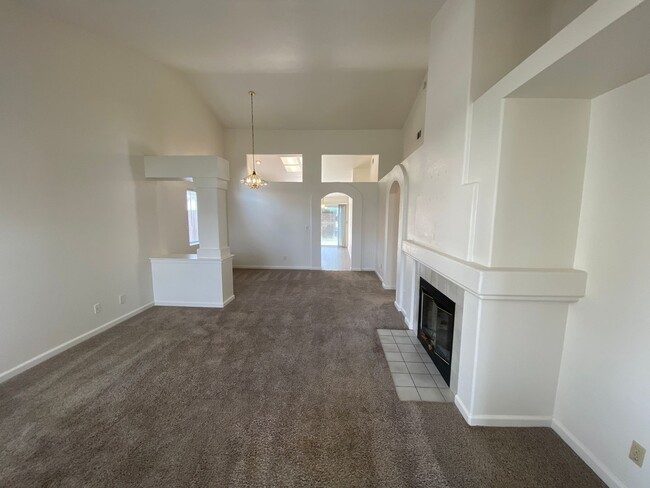 Foto del edificio - 3 Bed, 2 Bath Home in Elk Grove