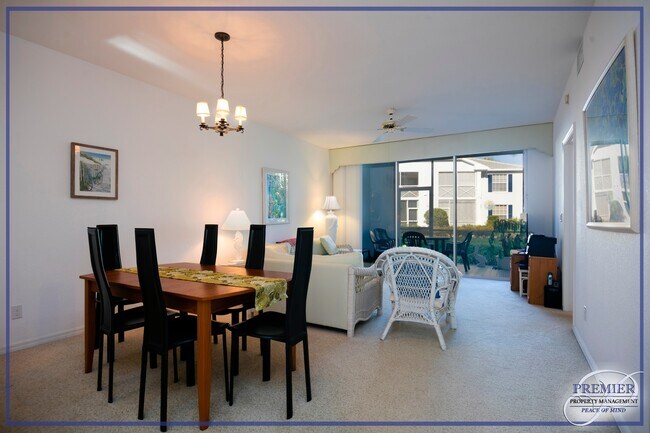 Foto del edificio - PELICAN BAY - BARRINGTON CLUB - AWESOME AMENITIES - BEACH ACCESS - FURNISHED- NEW RENOVATIONS-