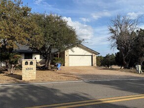 Building Photo - 3205 MacArthur Ave