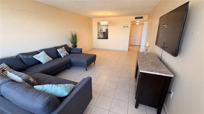 Foto del edificio - 1351 NE Miami Gardens Dr