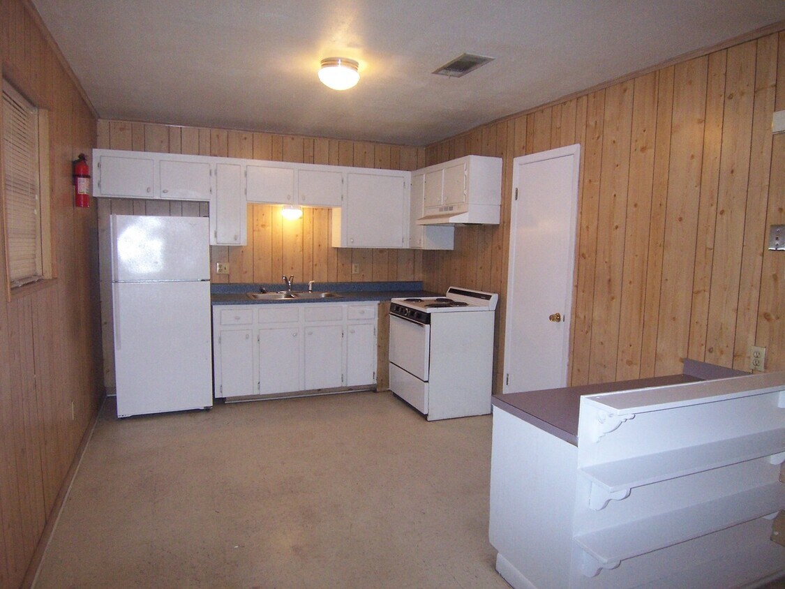 Foto del edificio - 911- E   College Drive - Pineville