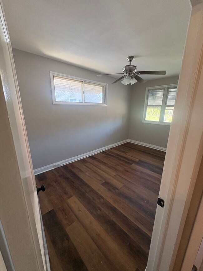 Building Photo - Beautiful 3 Bedroom 1.5 Bath recently rotavated