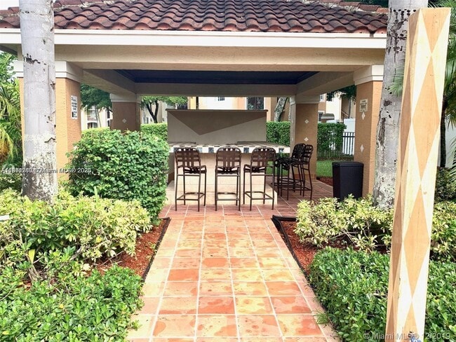 Foto del edificio - 2163 Renaissance Blvd