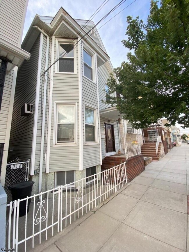 Foto del edificio - 218 Cleveland Ave
