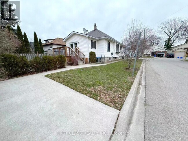 Photo du bâtiment - 9 Grantham Ave S