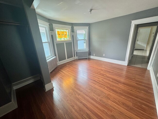 Building Photo - Stunning Renovated 6-Bedroom Home Near Dow...