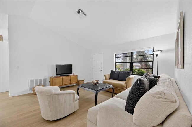 Building Photo - 8137 English Elm Cir