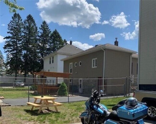 Foto del edificio - 217 Newland Ave