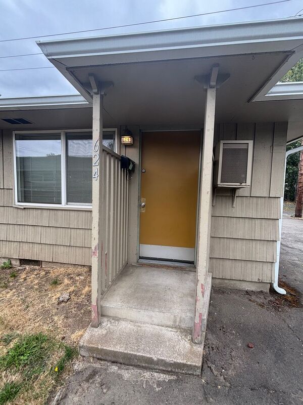 Building Photo - 624 E 19th Ave