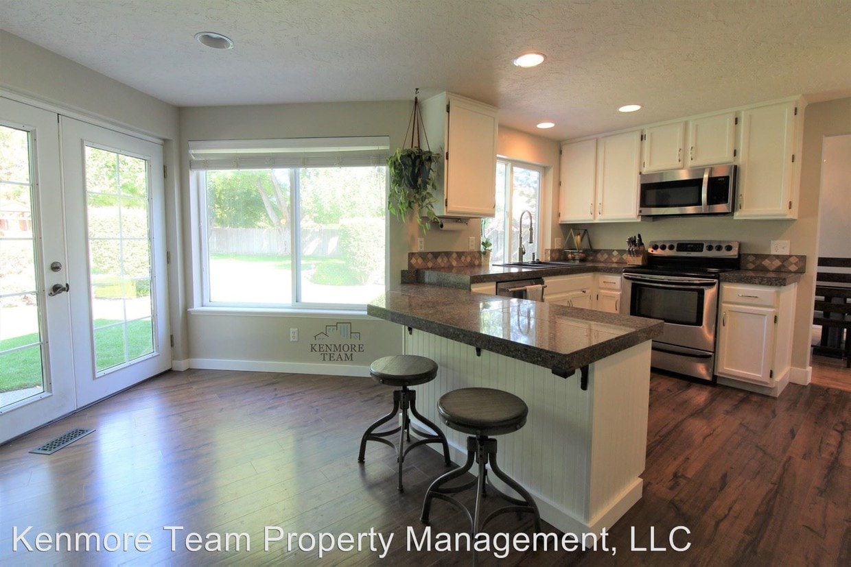 Primary Photo - 3 br, 2.5 bath House - 1417 Oxford Ave.