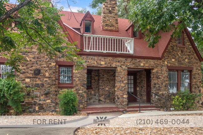 Building Photo - "Charming 1-Bed Sanctuary on W Kings Hwy: 836 Sq Ft of Comfort in San Antonio!"