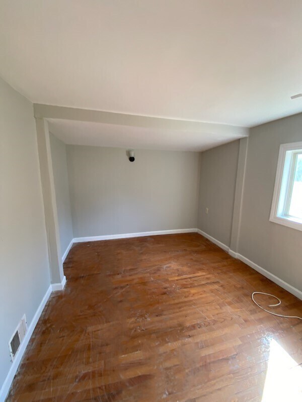 Building Photo - 53 Maple St