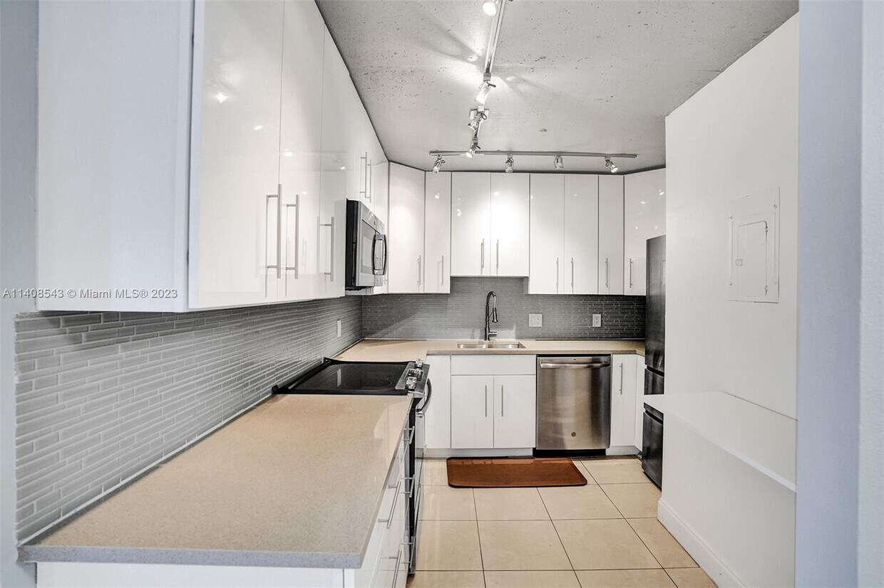 2201 S Ocean Dr Unit 2105, Hollywood, FL 33019 Condo for Rent in