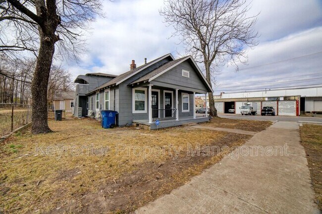 Building Photo - 702 S Trenton Ave
