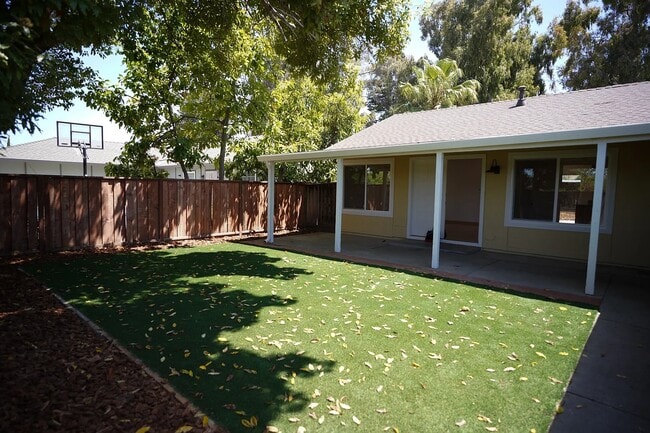 Building Photo - 1510 Sierraville Ave