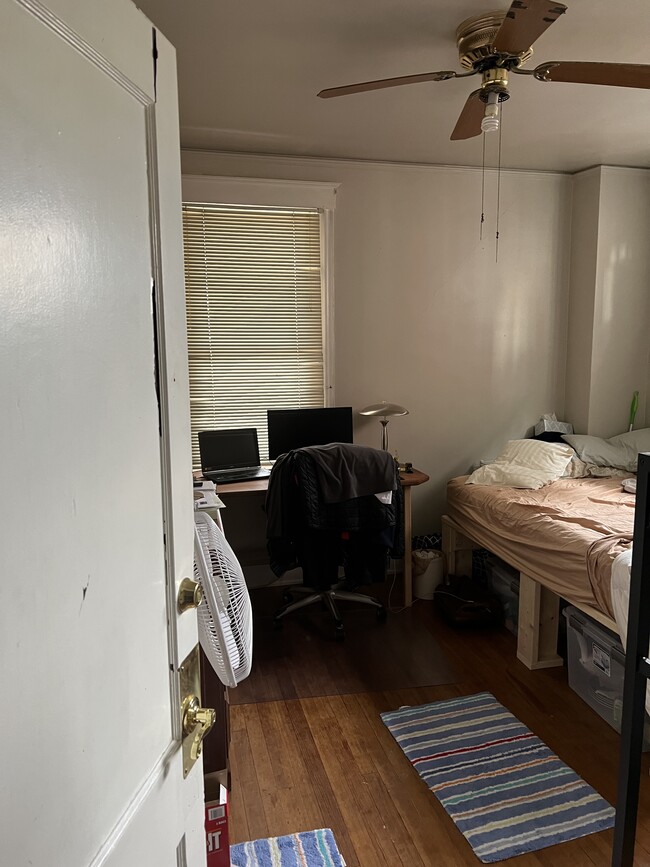 Building Photo - 527 Fortune Ave