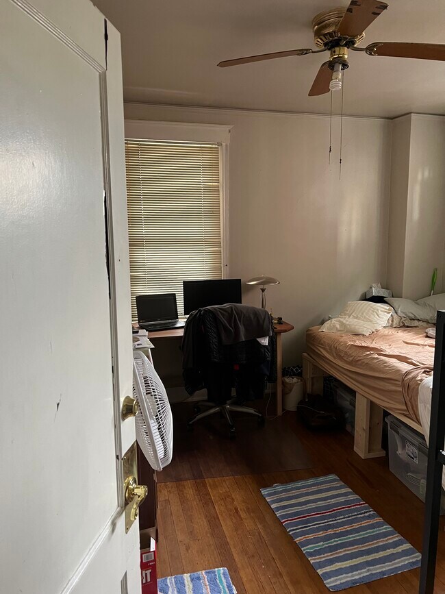 Foto del edificio - 527 Fortune Ave