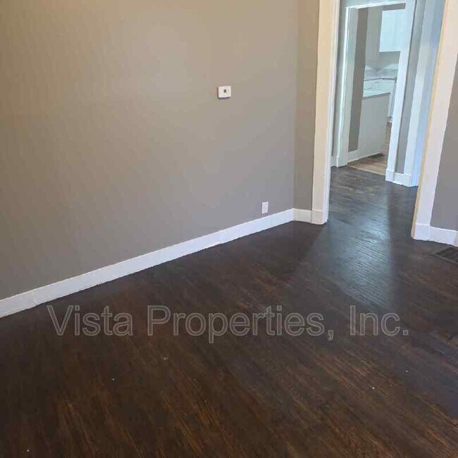 Building Photo - 835 S 38th St