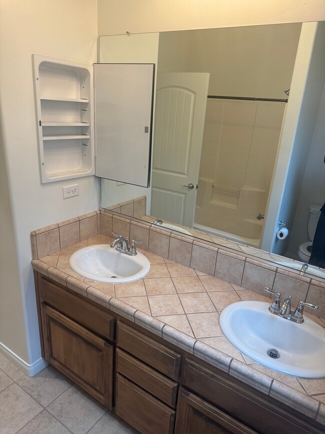 Building Photo - 9909 Swansboro Way