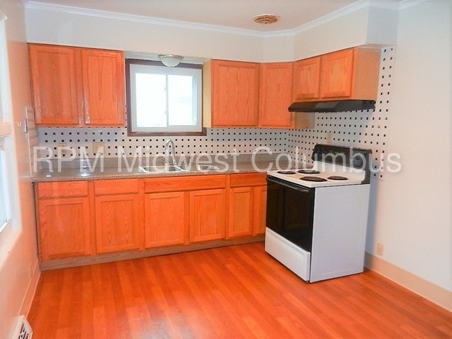 Building Photo - 927 Byron Ave