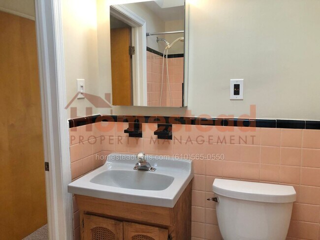 Foto del edificio - 288 N Oak Ave