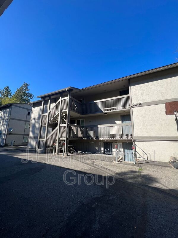 Building Photo - 230 E 7th Ave