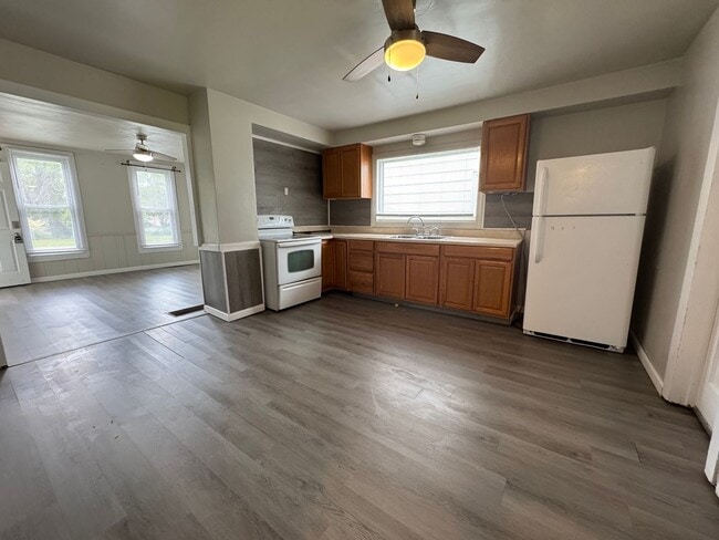 Building Photo - 1248 Ledlie Ave