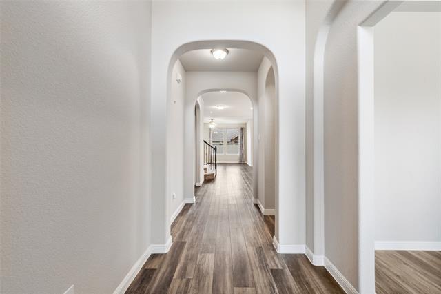 Building Photo - 920 Meadows Dr