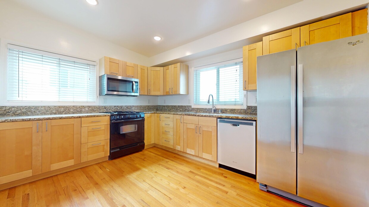 Foto principal - 1514 Manhattan Beach Blvd