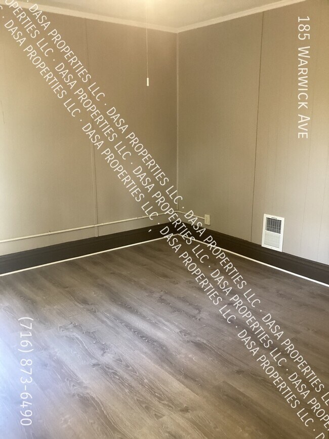 Foto del edificio - 185 Warwick - 5 Bed / 2 Bath