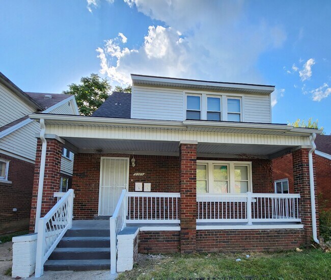 PUERTA PRINCIPAL - 8285 Indiana St