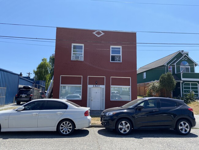 Building Photo - 3507 SW Webster St